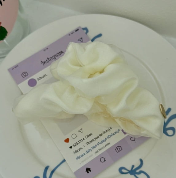 2-Pack Fluffy Shark Hair Clips - Strong Grip for Thick Hair, Elegant Design for Daily Use, Perfect for Work and Dates