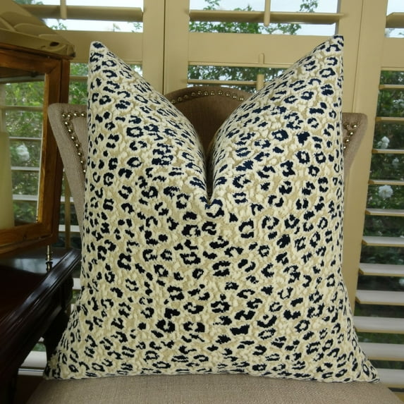 Thomas Collection Cream Navy Black Velvet Cheetah Throw Pillow - 11090
