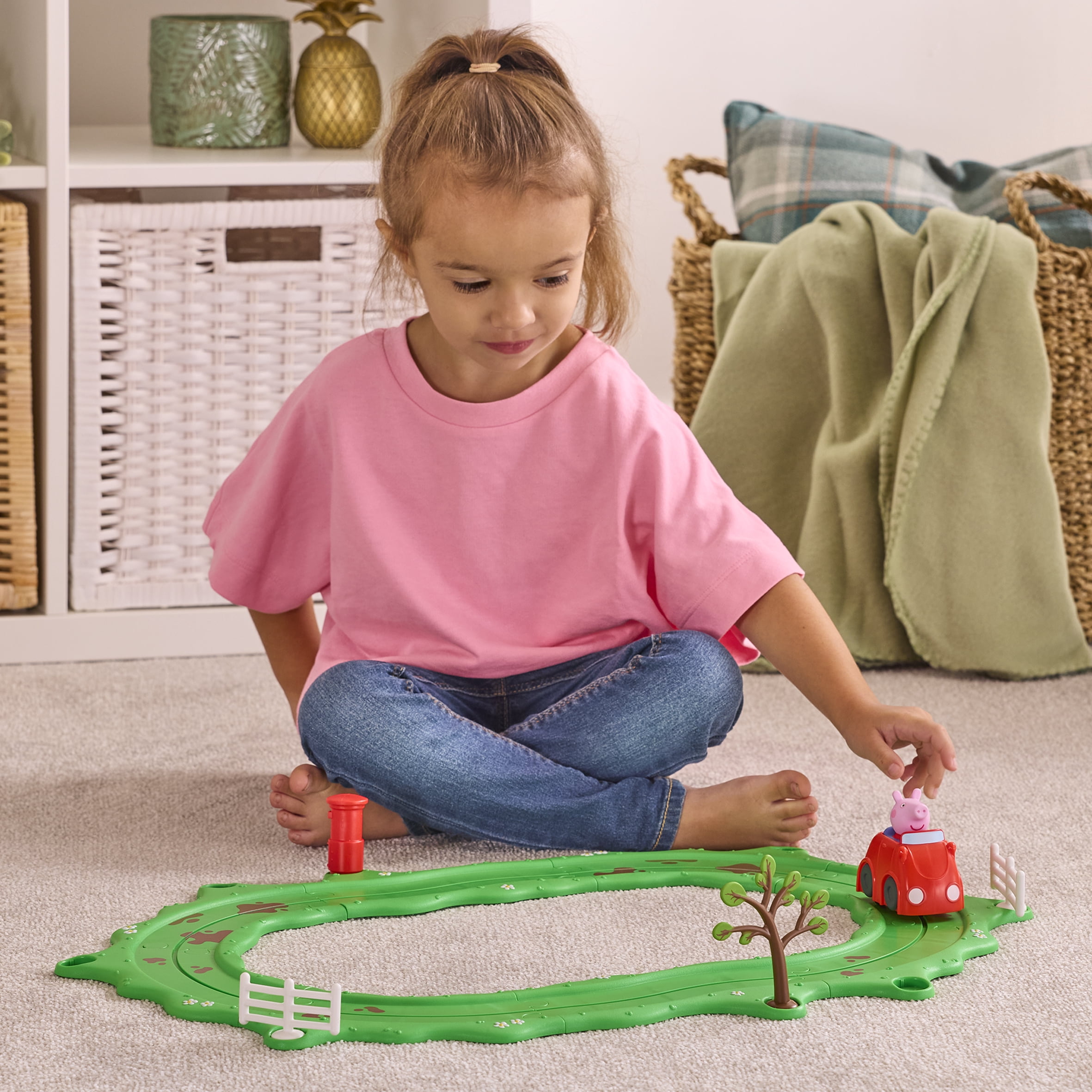 Peppa Pig Whizz-Around - Peppa's Little Red Car Set