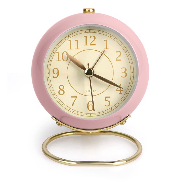 Relojes de cabecera silenciosos que funcionan con pilas, reloj de escritorio que no hace tictac, reloj despertador analógico, reloj despertador Retro para dormitorio, Simple oso de fresa Electrónica