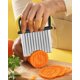 thumbnail image 4 of Cortador ondulado de arrugas, cuchillo ondulado de acero inoxidable, herramienta de corte arrugado, cortador para verduras, paquete de dos, 4 of 5