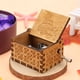 thumbnail image 1 of Caja musical retro de la moda de las decoraciones de escritorio de madera para el regalo de Navidad del cumpleaños, 1 of 7