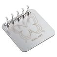 thumbnail image 1 of Soporte portátil para practicar uñas acrílicas con estante para maquillaje. Ideal para practicar uñas acrílicas y otros proyectos de manicura. Mariposa Plateada, 1 of 9
