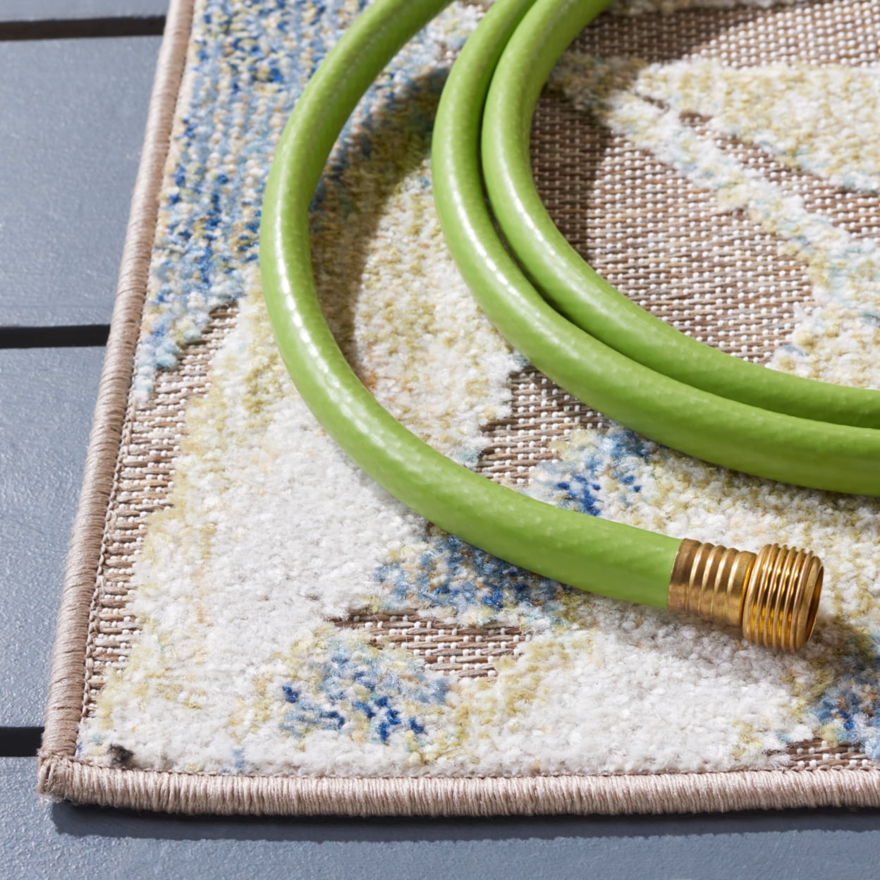 SAFAVIEH Sarasota Alexa Botanical Indoor/Outdoor Area Rug, Light Green/Brown, 5'3" x 7'7"