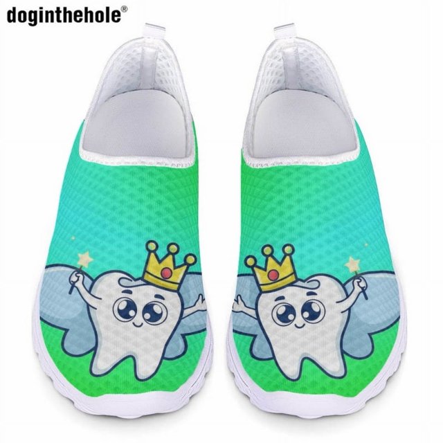 Zapatos planos informales con estampado de dientes de dibujos animados de Doginthehole para mujer, zapatos de malla transpirables y sin cordones, cómodos y livianos para enfermera