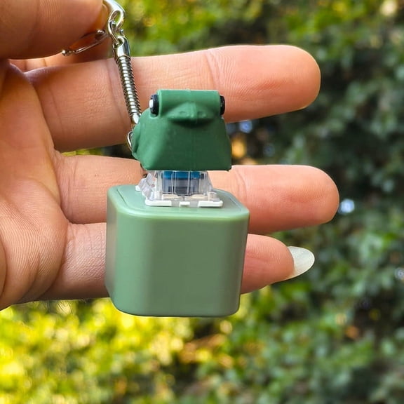 Light Up Sound Activated Keychain, Press to Play Frog Pendant for Keys Bags, Interactive Toy Gift for Kids Adults