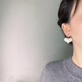 thumbnail image 4 of Pendientes de corazón para mujer, aretes de amor grandes blancos, joyería para ella, mamá y amigos, 4 of 5