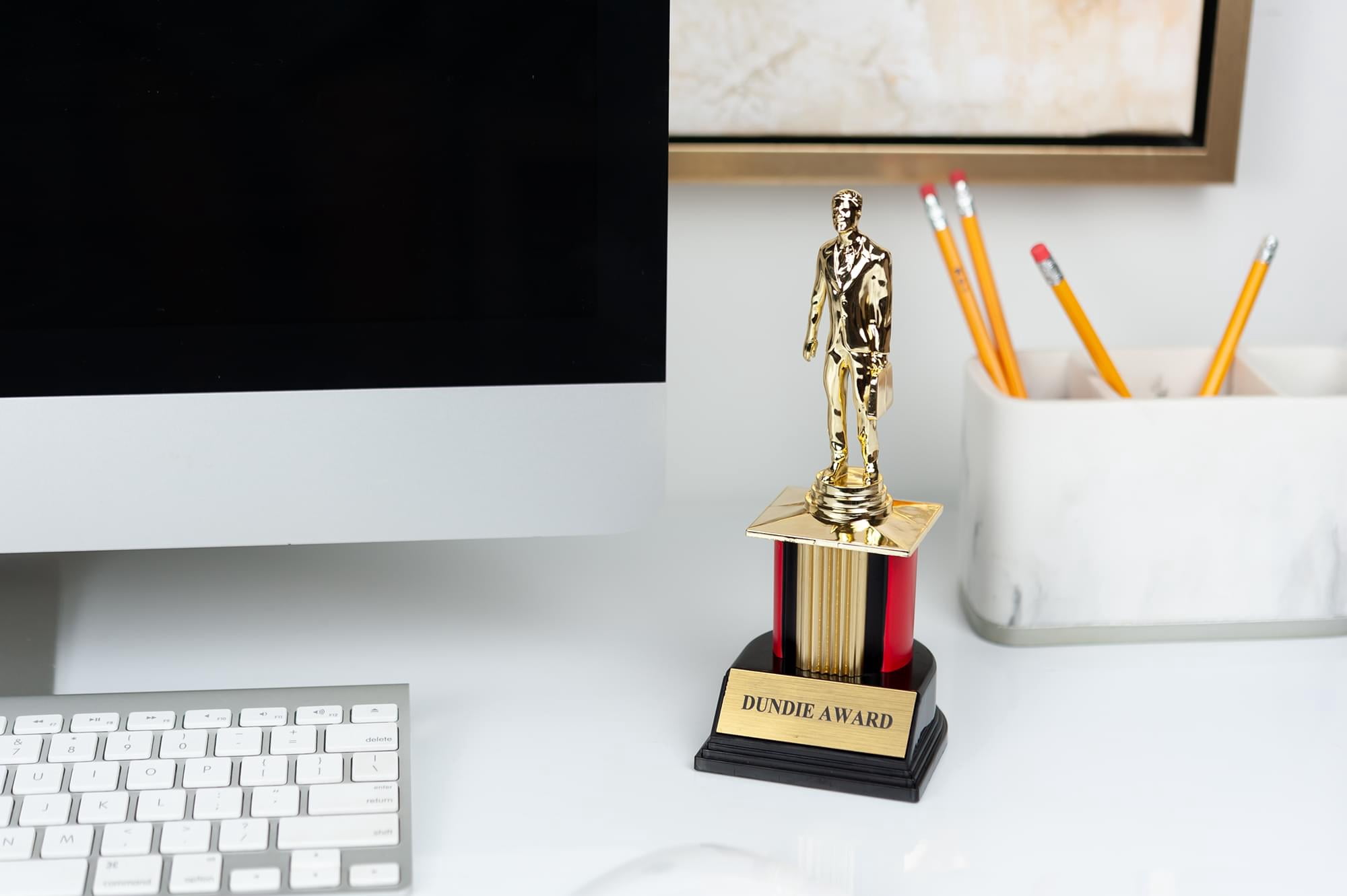 Surreal Entertainment SRE-PW-OFF-DUNDIE-C The Office Dundie Award Replica With 6 Interchangeable Plates, 8 Inches Tall