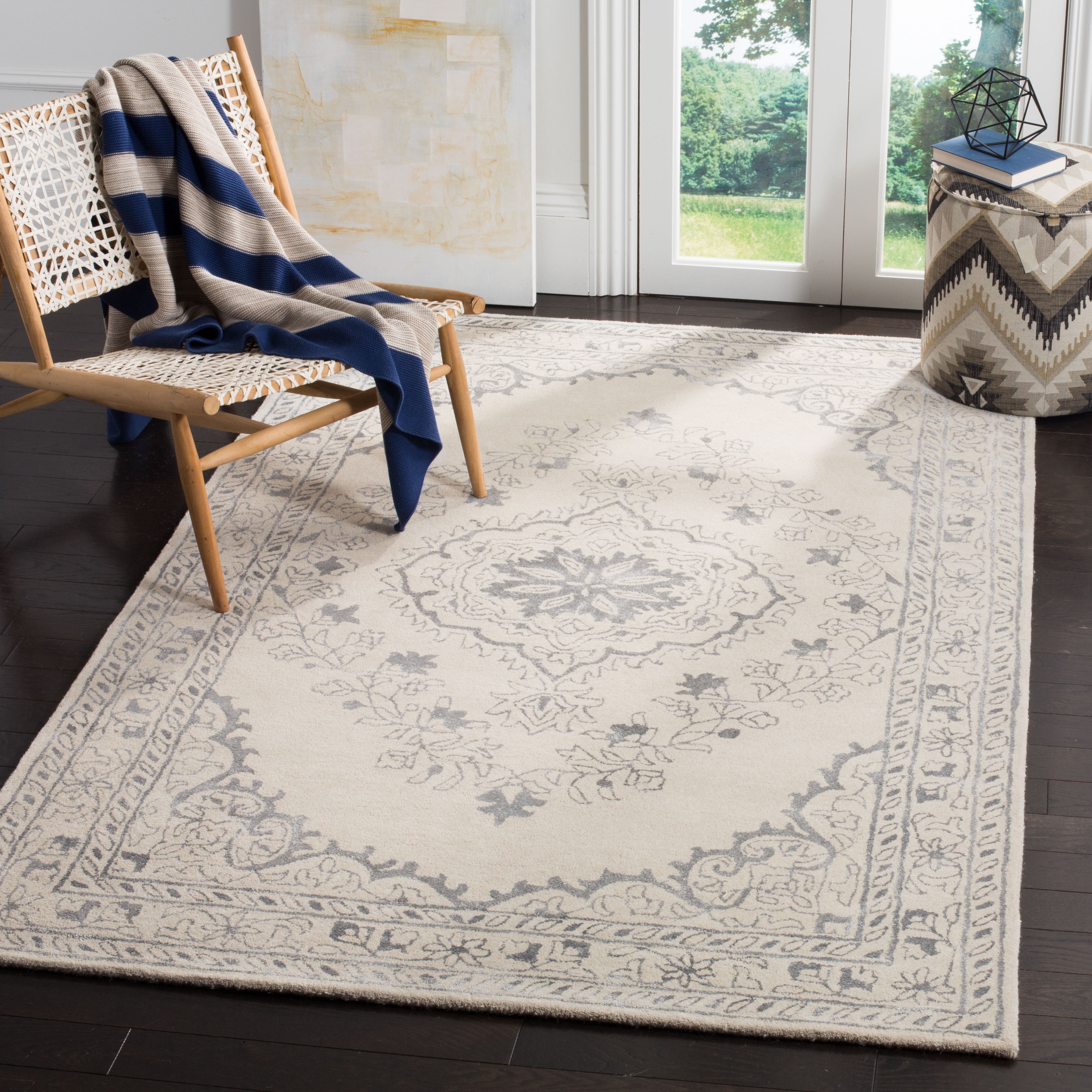 SAFAVIEH Glamour Gaia Oriental Area Rug, Light Grey, 5' x 8'