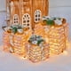 thumbnail image 1 of Adornos navideños, regalos navideños, juego de 3 cajas de regalo navideñas iluminadas con cinturón de lino, 80 LED, adornos para árbol de Navidad para exteriores e interiores, cajas de luz para fiesta, 1 of 7