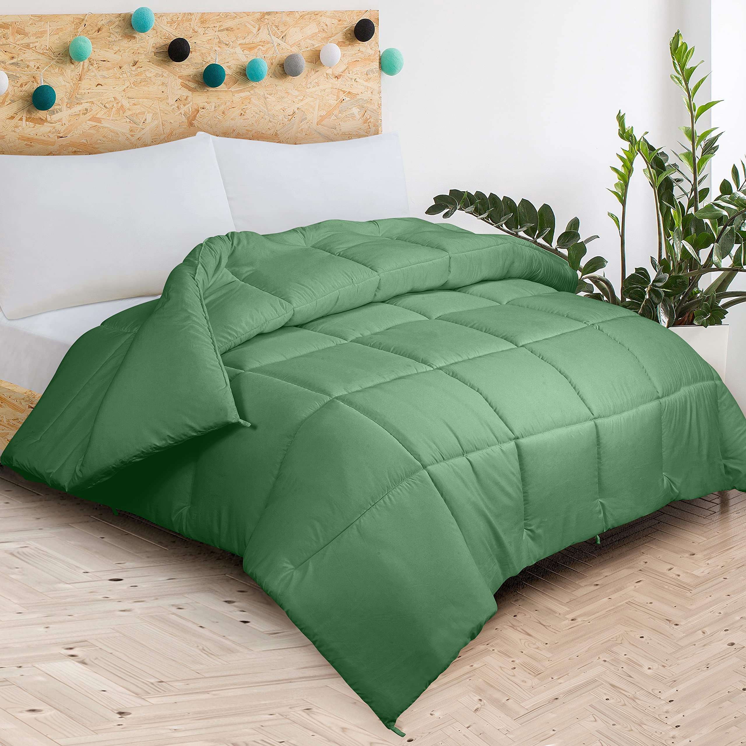 ROYALE California King Comforter - All Season Down Alternative Bedding Comforters- Lightweight Quilted Comforter with Corner Tabs - Hotel Comforters- Box Stitched Duvet Insert (KingCal, Hunter Green)