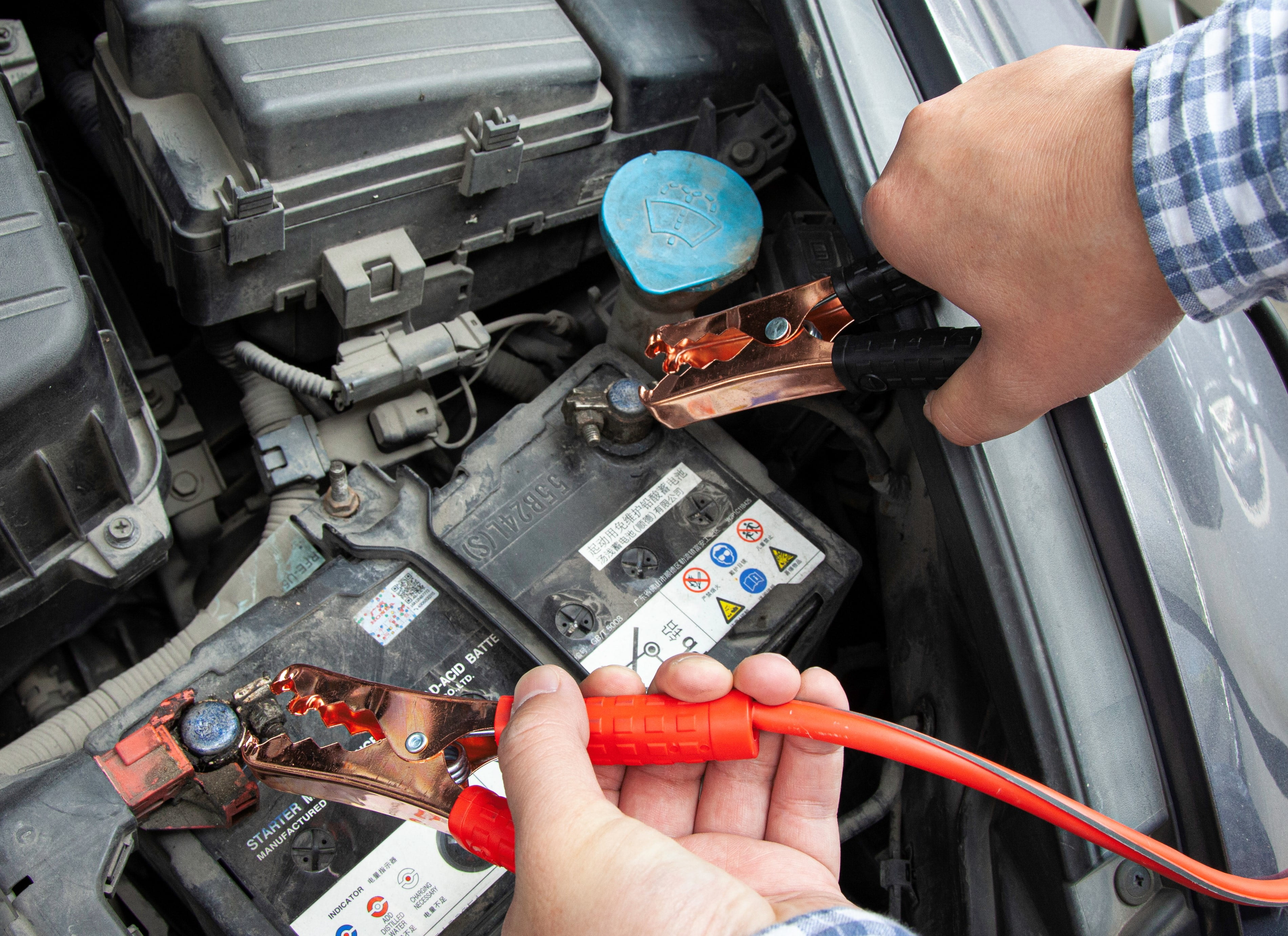 Justin Case Smart 16 Foot 6 Gauge Heavy-Duty Jumper Cables with Integrated Voltage Meter