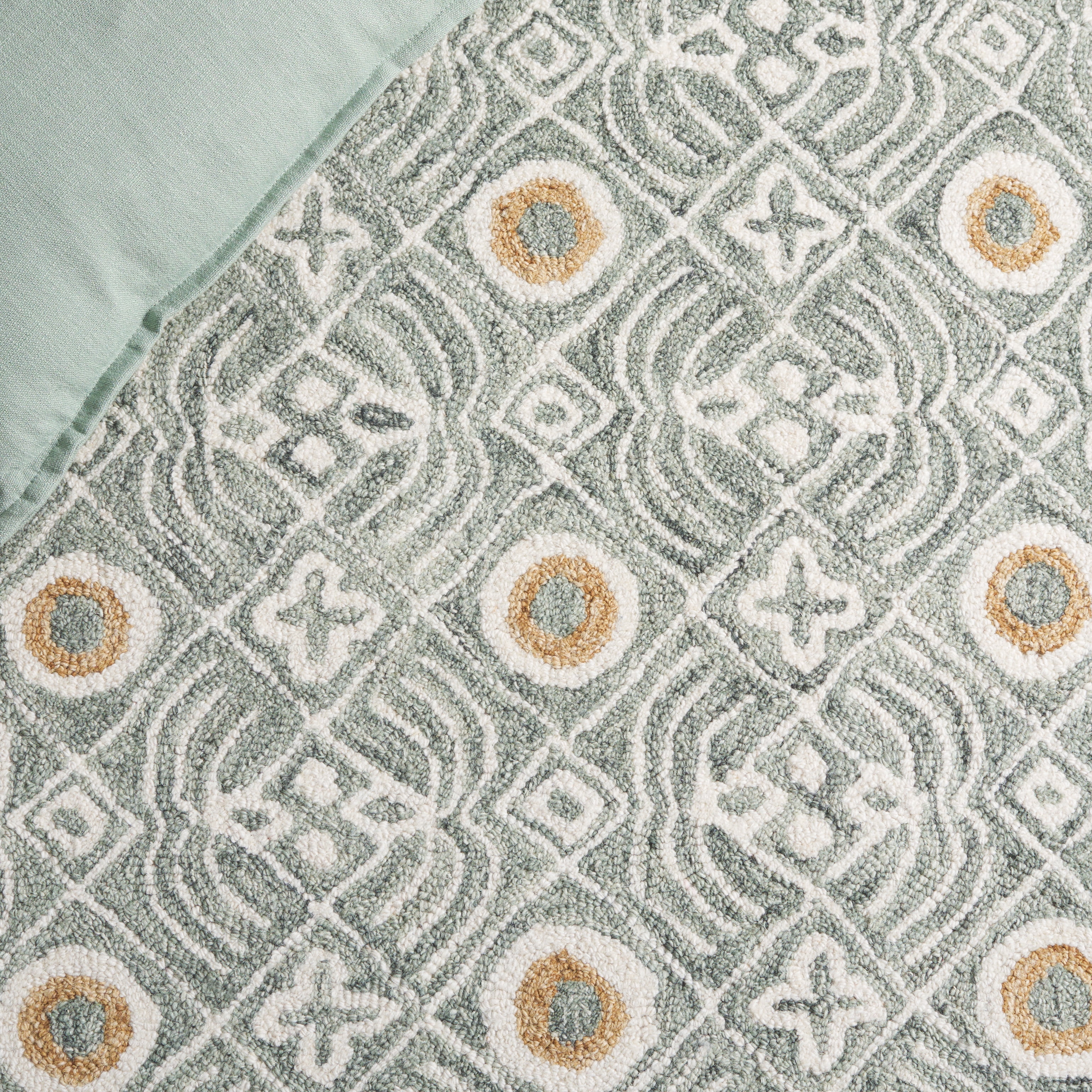SAFAVIEH Micro-Loop Blazhe Floral Area Rug, Green/Ivory, 5' x 5' Square