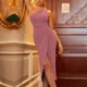 thumbnail image 4 of Vestido ajustado con dobladillo cruzado,Vestido con un hombro fruncido y recorte Vestido sin mangas con escote fruncido Calidad de nivel superior, 4 of 7