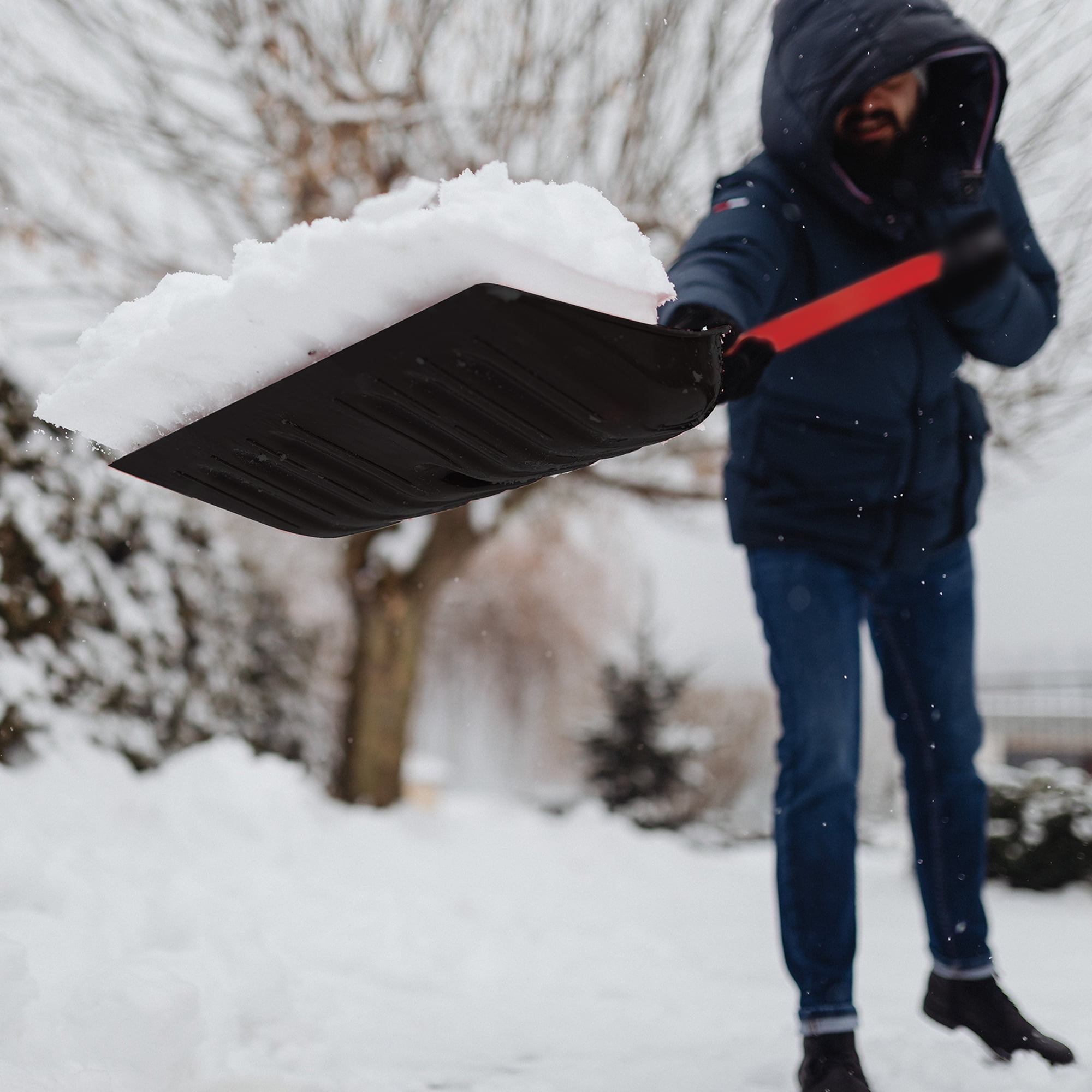 Pelle à Neige Tout-Usage Infinité de Era 13,5'', Manche Rouge, Lame Noire Pelle 13.5" et petit et facile a utiliser.
