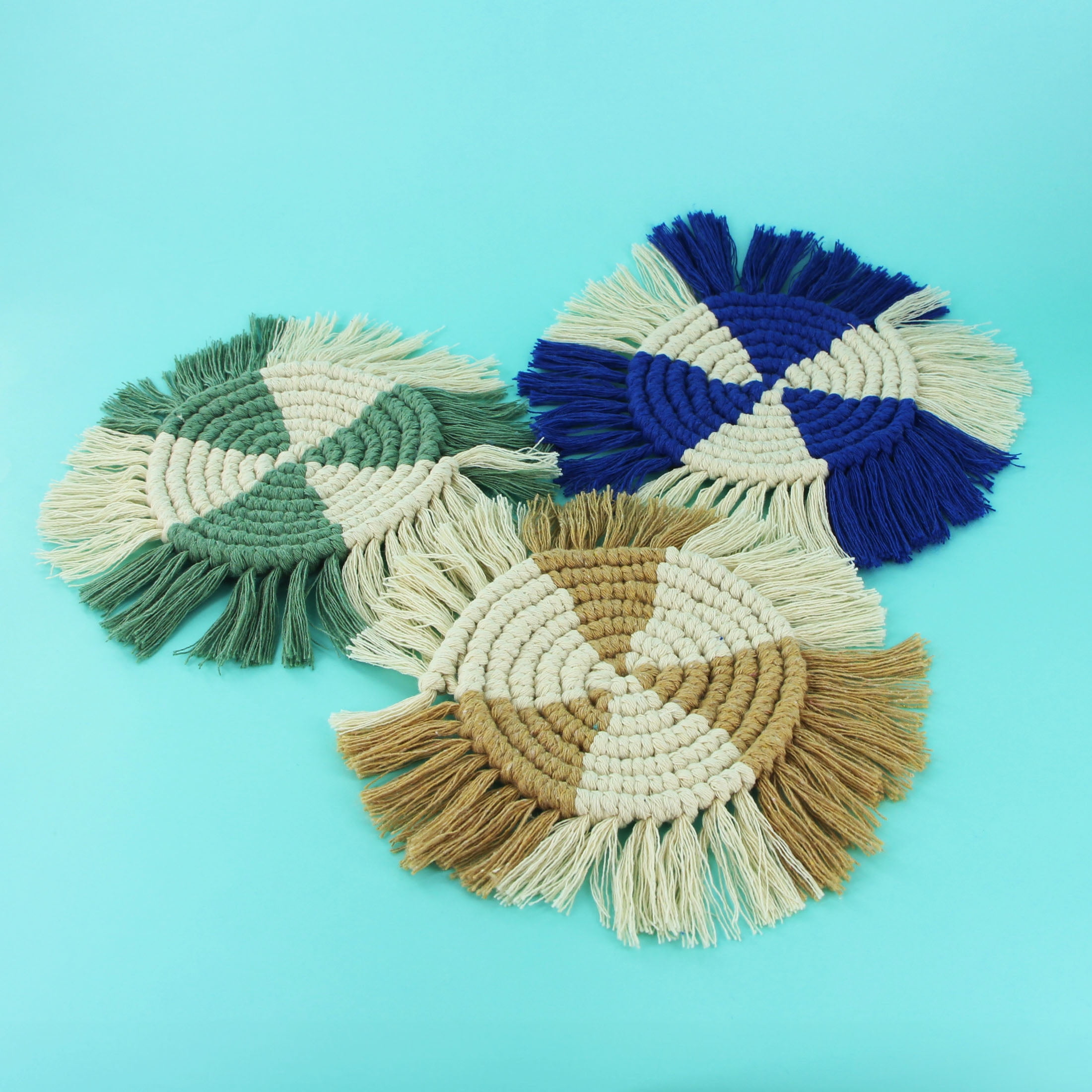 UNIQUE CREATIV CRAFT Macramé Coaster Kit – Multi-Colour, 3 pcs, Age 8+, Beginner, 15.5 cm, MACRAMECOASTER PATTN