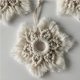 thumbnail image 2 of Moyic Tapiz para colgar en la pared Colgantes encantadores de copos de nieve Arte de pared de algodón ligero con cordón para la habitación Kits de decoración para fiestas, 2 of 6