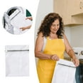 thumbnail image 1 of Grande Lessive avec Poignées Pochette de Lavage Robuste pour Voyage Dortoir Universitaire Organisateur de Rangement Sac Panier en Maille Réutilisable Petit Rangement Couverture Rangement de Garde-Robe avec Fenêtre Transparente Organisateur de Rangement pour Vêtements, 1 of 1
