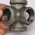 thumbnail image 3 of Conector de tubo hembra cruzado de salida negra de hierro maleable de 1/2 "y 5 vías (1/2 pulgada), 3 of 4