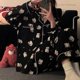 thumbnail image 3 of Sanrio-Conjunto de ropa de dormir de Hello Kitty para mujer, Top de manga larga, camisa y pantalones, ropa de casa de moda, pijamas lindos, traje de dormir negro Y2k, 2 piezas, 3 of 4