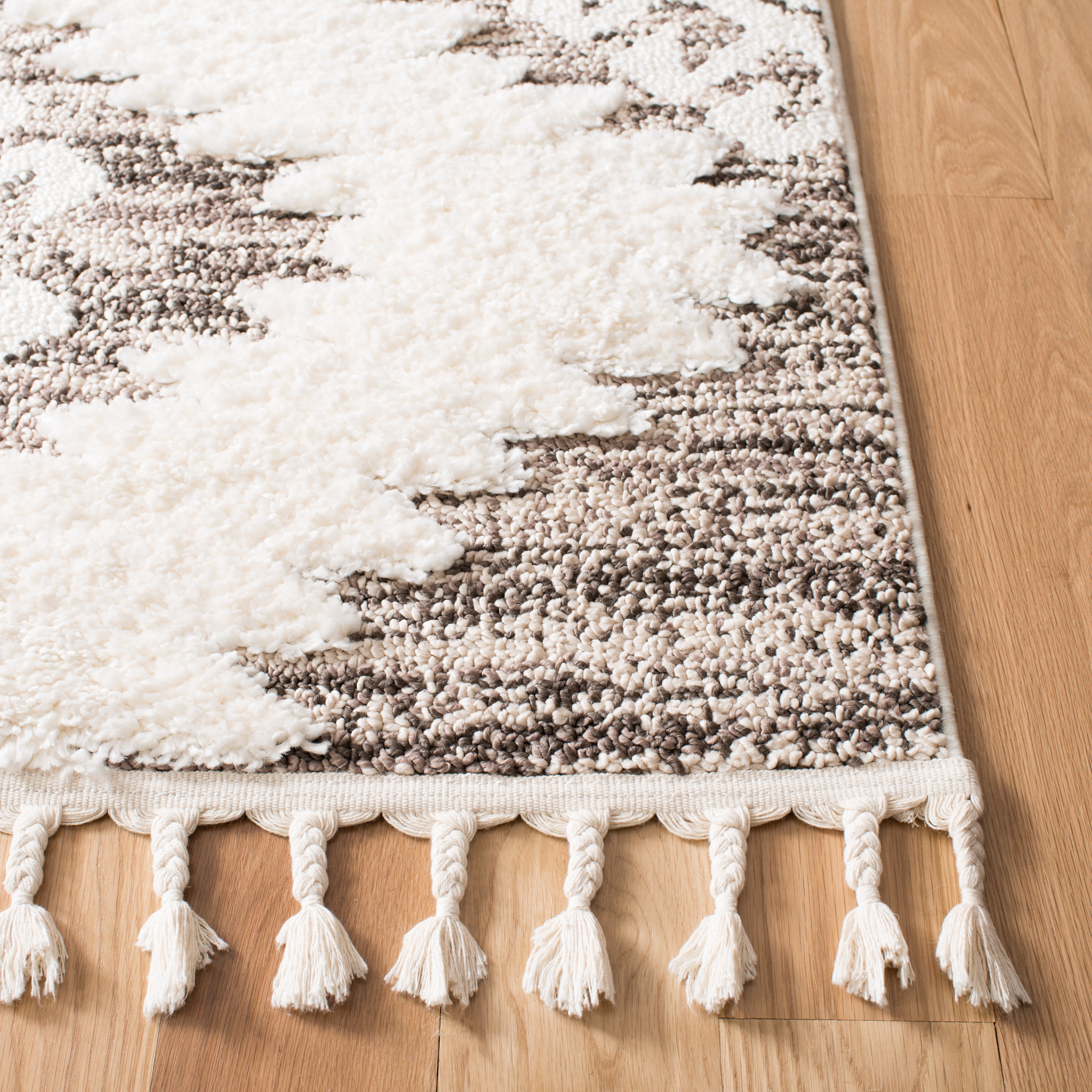 SAFAVIEH Moroccan Tassel Desmond Southwestern Shag Runner Rug, Ivory/Brown, 2'3" x 6'