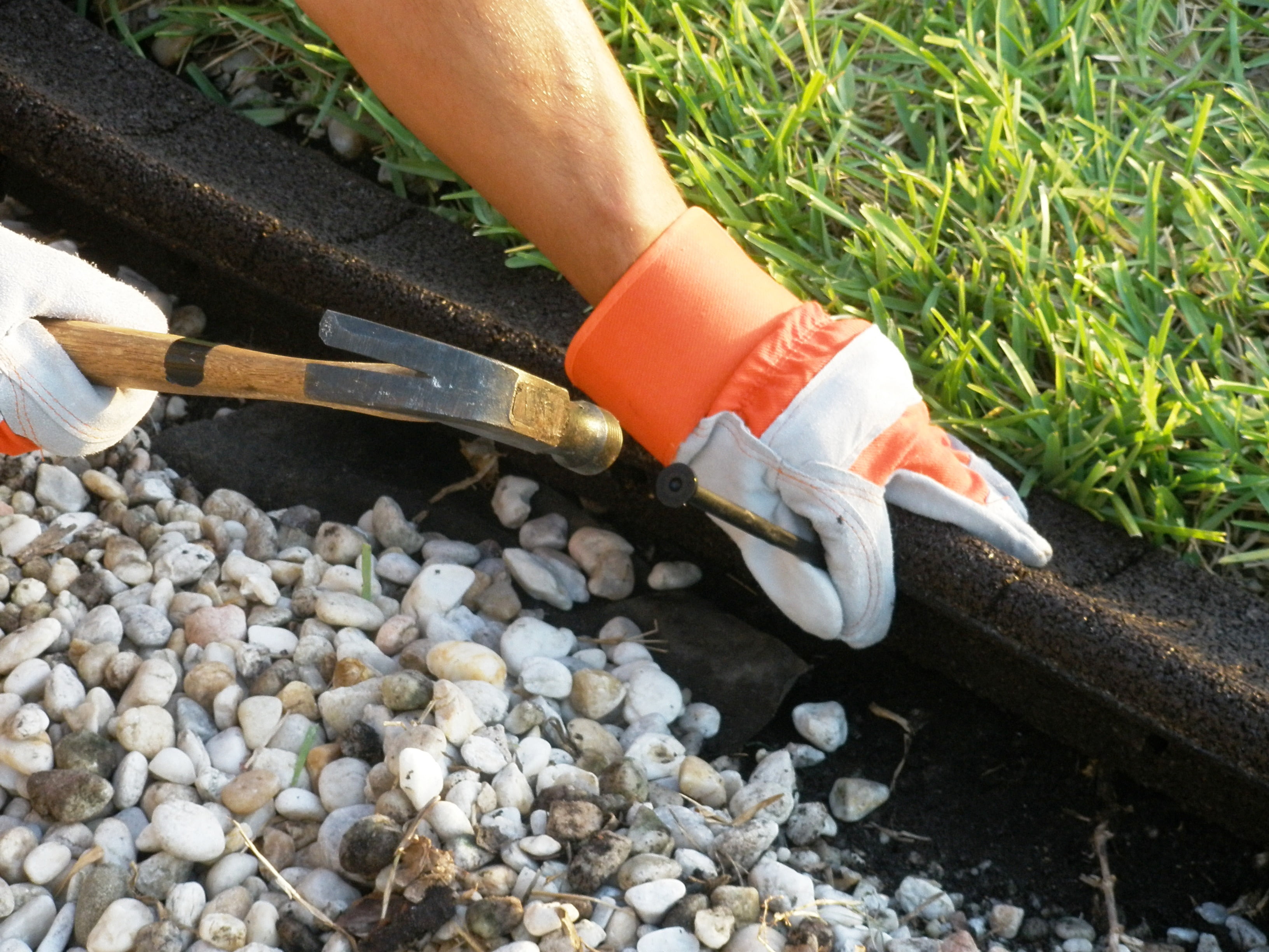 EcoBorder EarthCurb Black Recycled Rubber 4ft Lawn Edging (4pc Box)