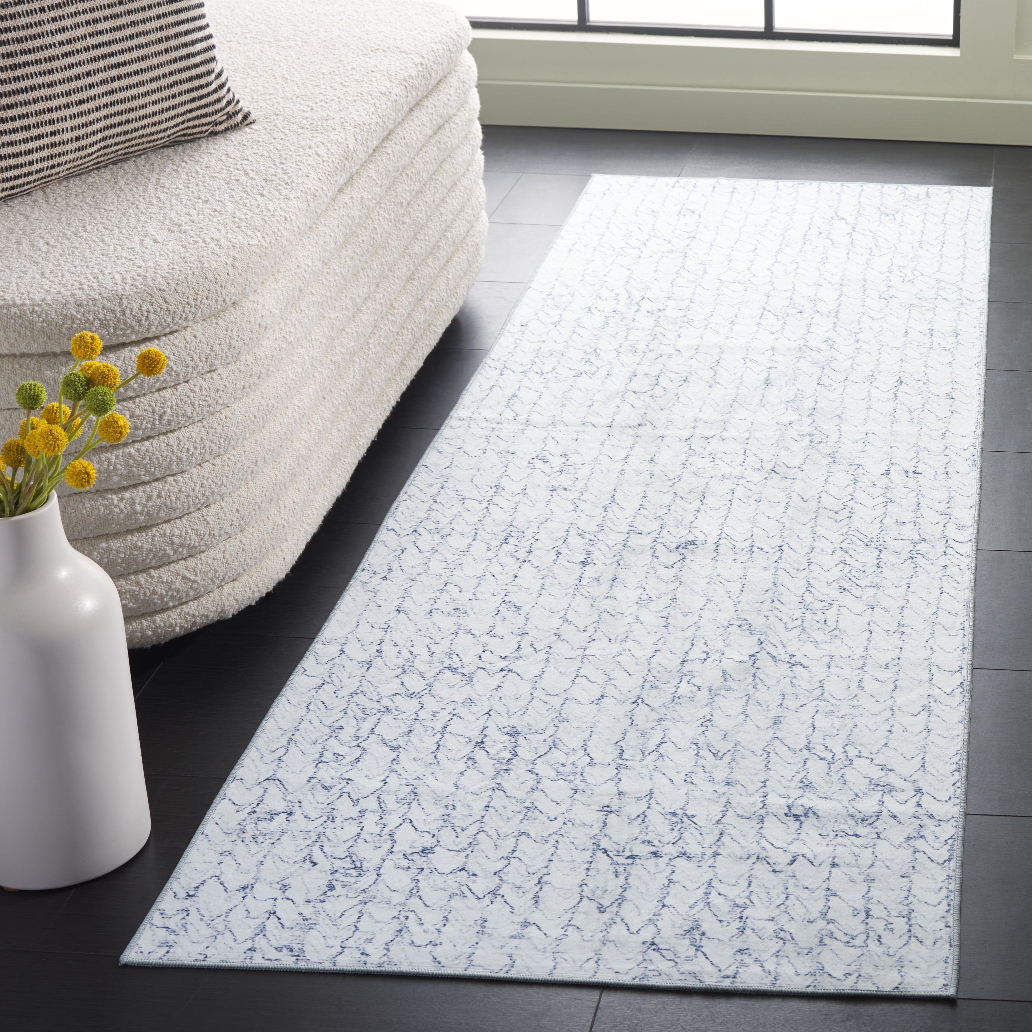 SAFAVIEH Malibu Lorraine Distressed Polyester Machine Washable Runner Rug, Grey/Blue, 2'6" x 8'