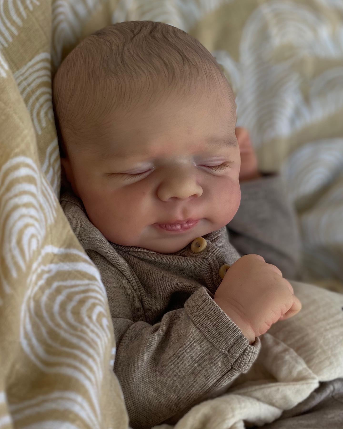 Realistic Reborn Baby Dolls-18-inches Poseable Sleeping Real Life Baby Dolls Soft Cloth Body Handmade Real Life Baby with Box Gifts for 3+ Years Old Kids