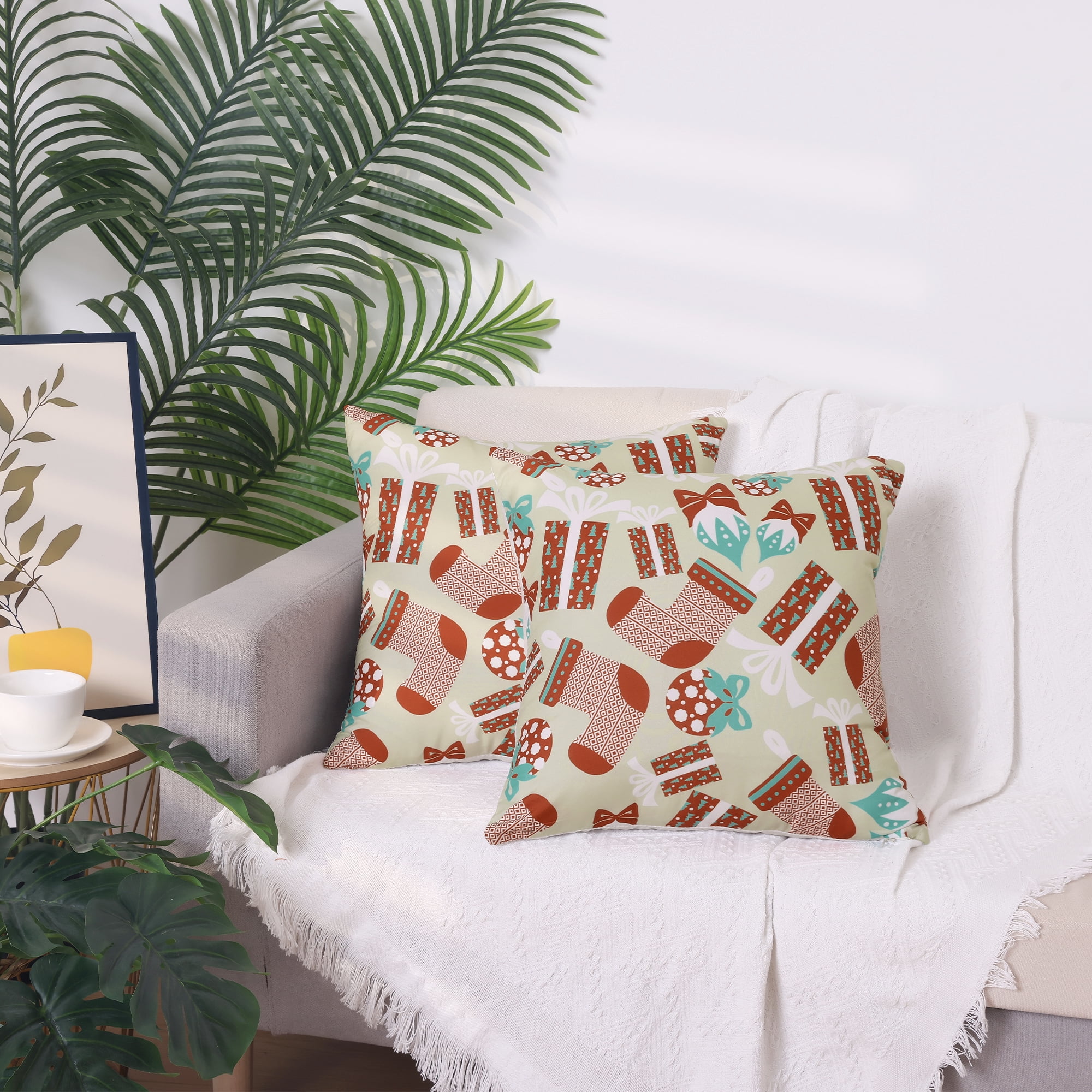 Unique Bargains Set of 2 Christmas Printed Throw Pillow Covers Velvet Cushion Covers Beige Red 18" x 18"