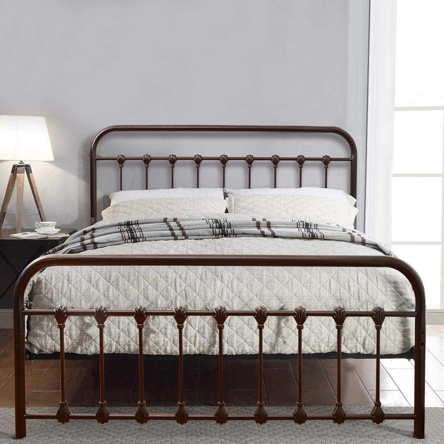 WAYTRIM Vintage Style Platform Metal Bed Frame Foundation Headboard