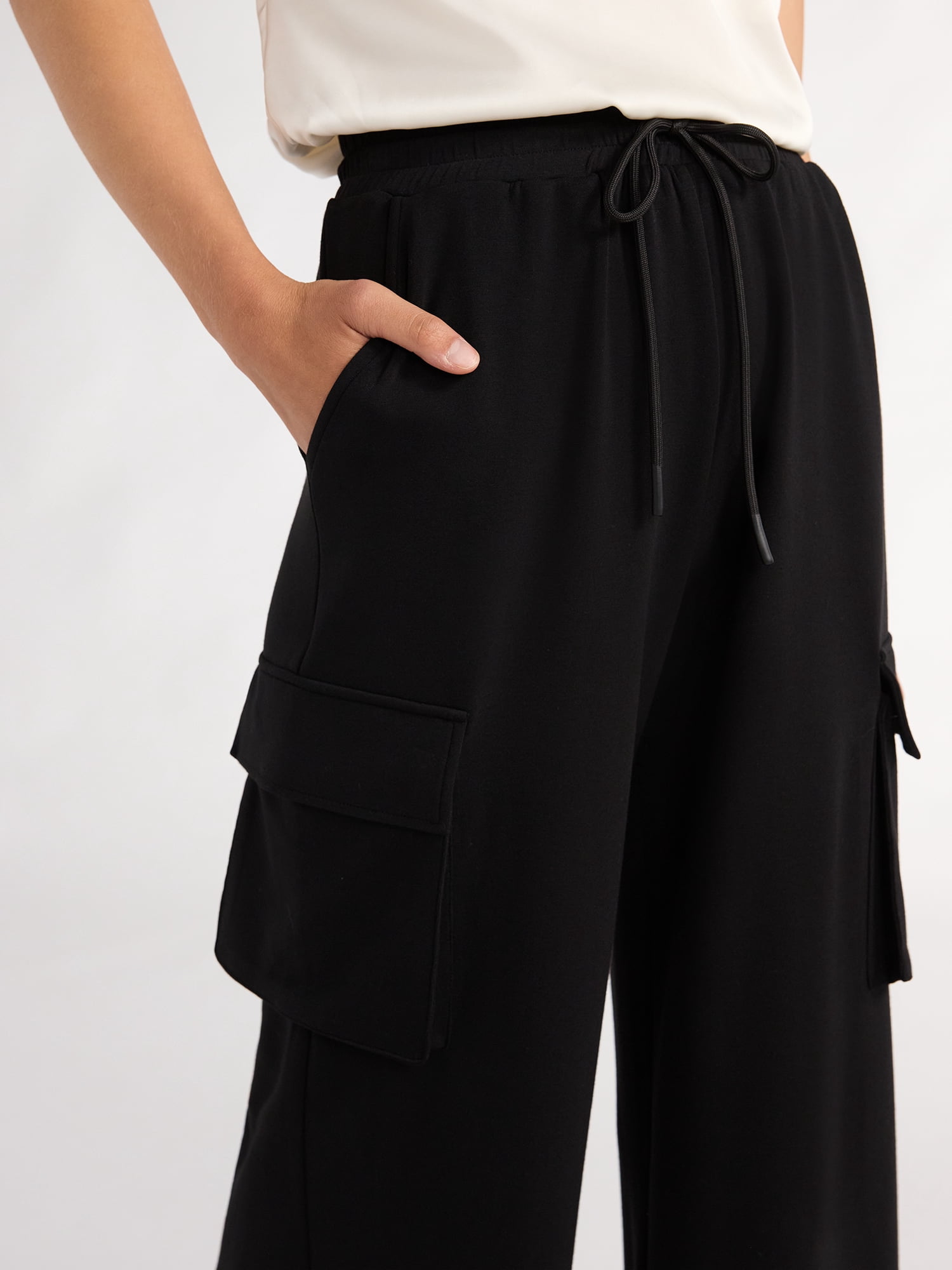 Scoop Women’s and Women’s Plus Ultimate Scubaknit Wide Leg Cargo Sweatpants, Sizes XS-4X