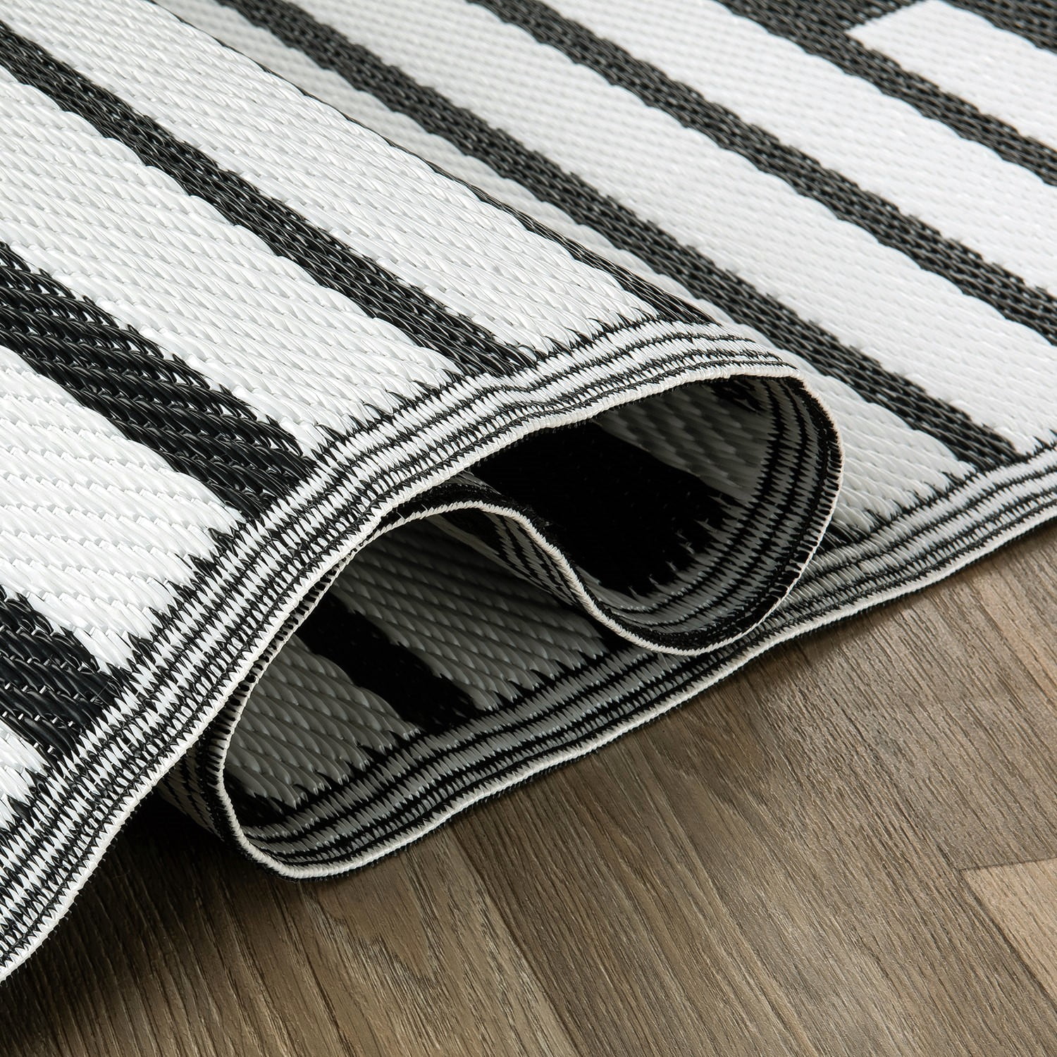 World Rug Gallery Bohemian Stripe Diamond Reversible Recycled Plastic Outdoor Picnic Mat, Camping Rug, RV Rug - BLACK 7'10"x10'