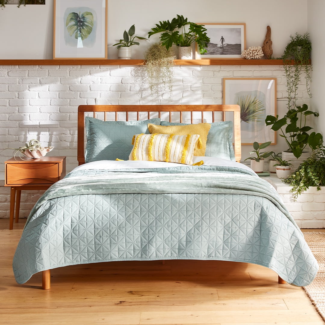 Mainstays 7 Piece Sage Green Quilt Set with Sheets, Queen