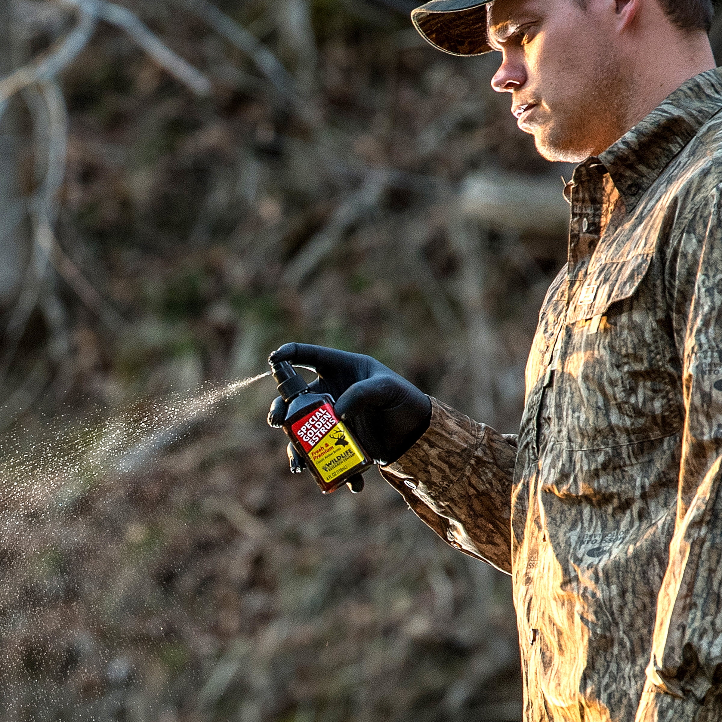 Wildlife Research Center Special Golden Estrus Classic Aber Bottle 4 fl oz Doe Estrous Scent With Sprayer