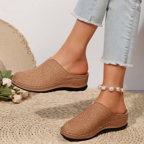 HTHLVMD Retro Leather Shoes, Slip On Shoes for Woman, Women's Embossed Mules, Closed Toe Slip On Shoes, Closed Toe Clogs for Women Slip-On Mules: Comfortable Women's Mule & Clog, Light Brown 9