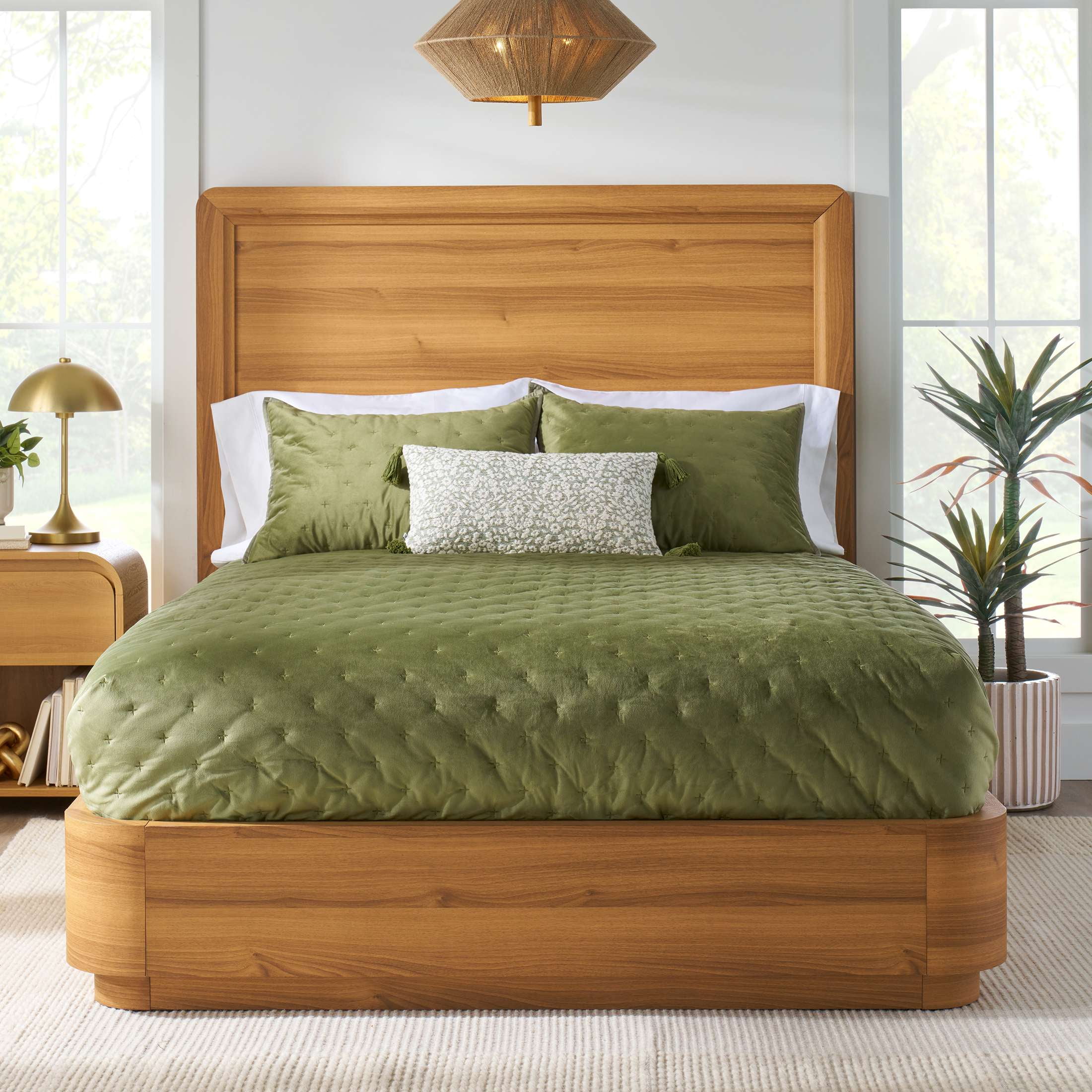 Better Homes & Gardens Juliet Curved Wood Platform Bed, Queen, Honey Brown
