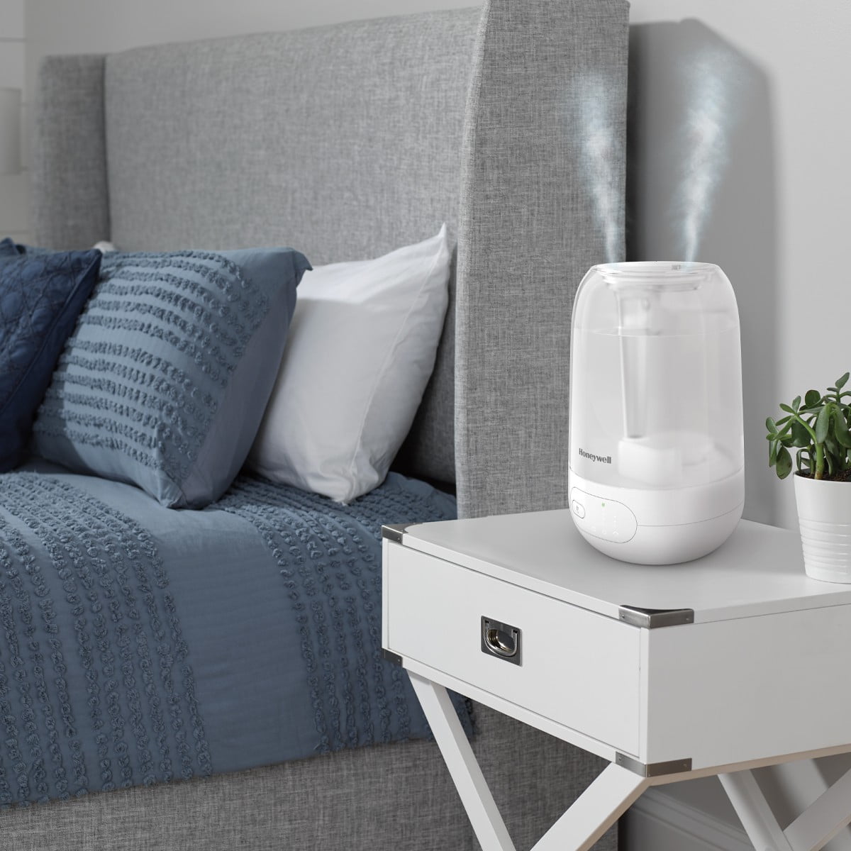 Honeywell Ultra Plus Cool Mist Humidifier for Large Rooms, 500 sq. ft, White, HUL565W