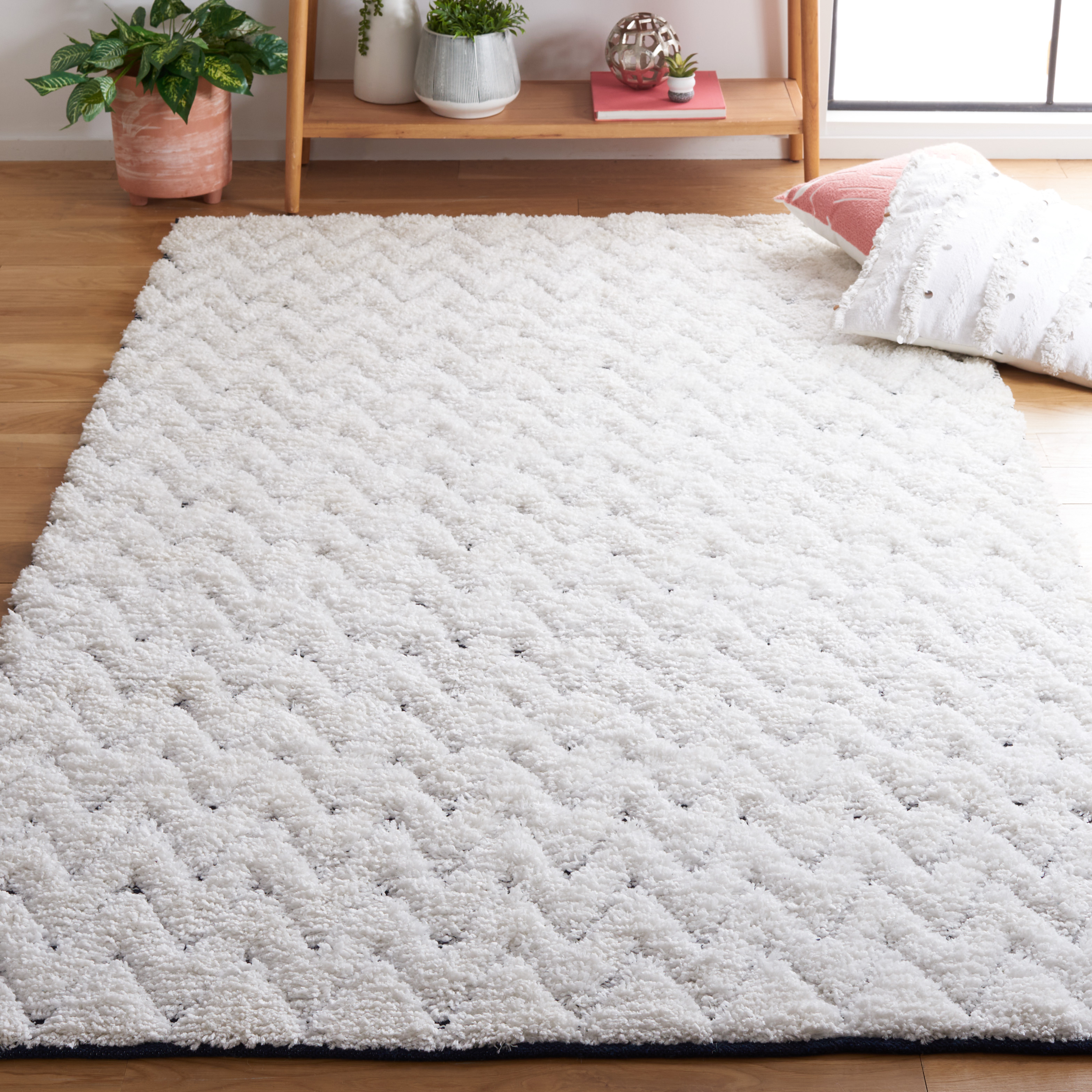 SAFAVIEH Casablanca Balfour Zig-Zag Area Rug, Ivory/Navy, 6' x 6' Square