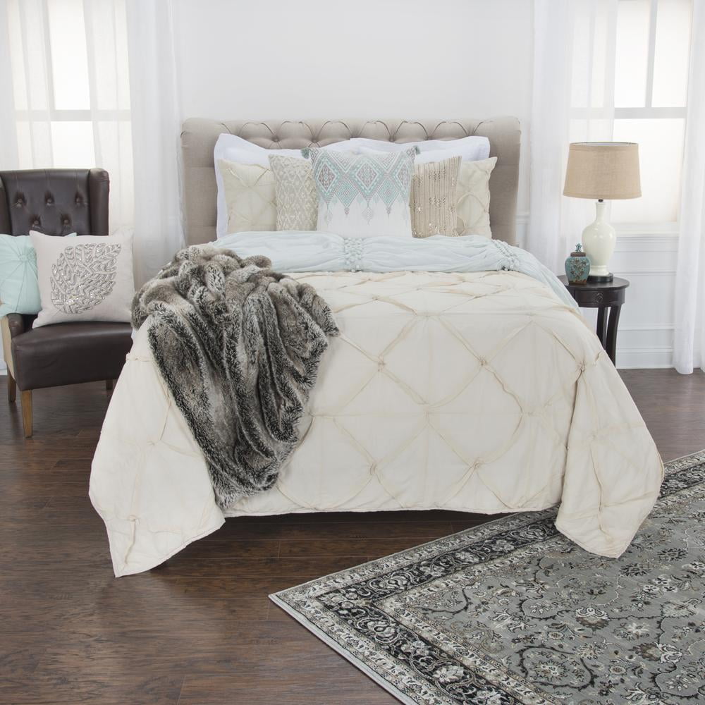 Rizzy Home 70" x 86" Quilt- BT1711