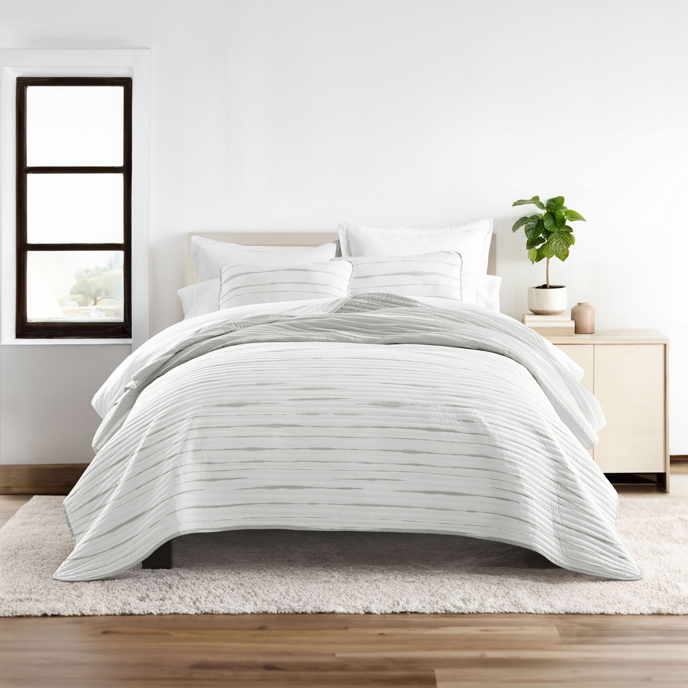 Lightweight Reversible Quilt Sets in Light Gray Horizon Patterned Coverlet for King/Cal King Size Beds by Comfort Canopy