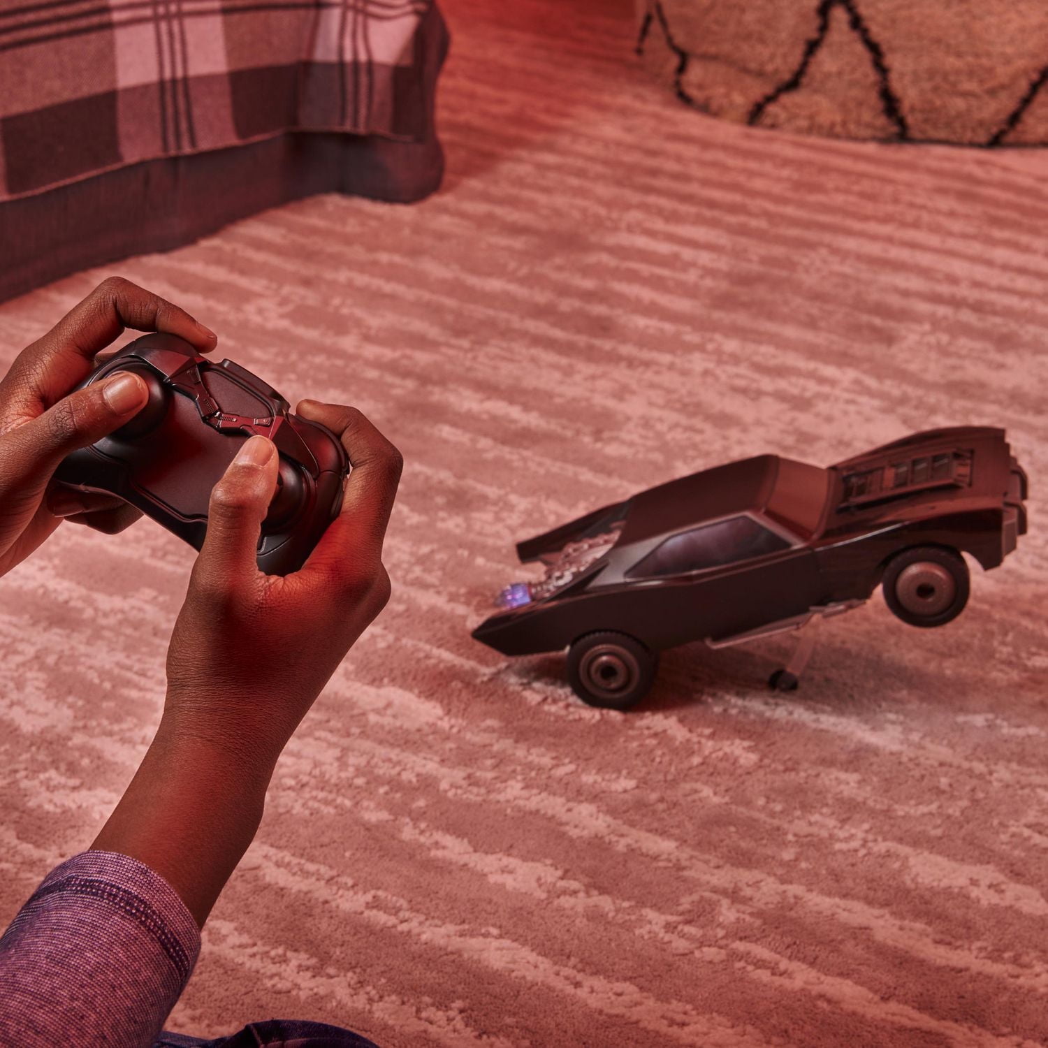 DC Comics, Batman Turbo Boost Batmobile radiocommandée dans le style du film officiel Batman, Jouet pour garçons et filles à partir de 4 ans Batmobile Batman de DC Comics