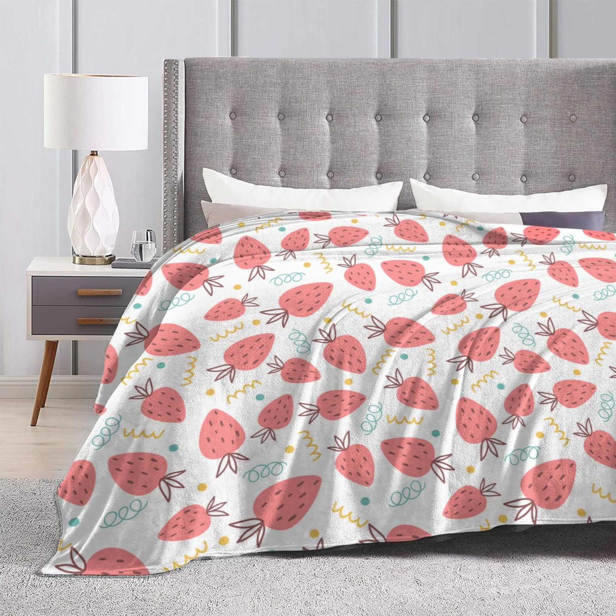 DouZhe Ultra Soft Micro Fleece Lightweight Flannel Bed Blanket Pink Strawberry Trendy Cartoon Print Cozy Warm Throw Blankets 60 x50