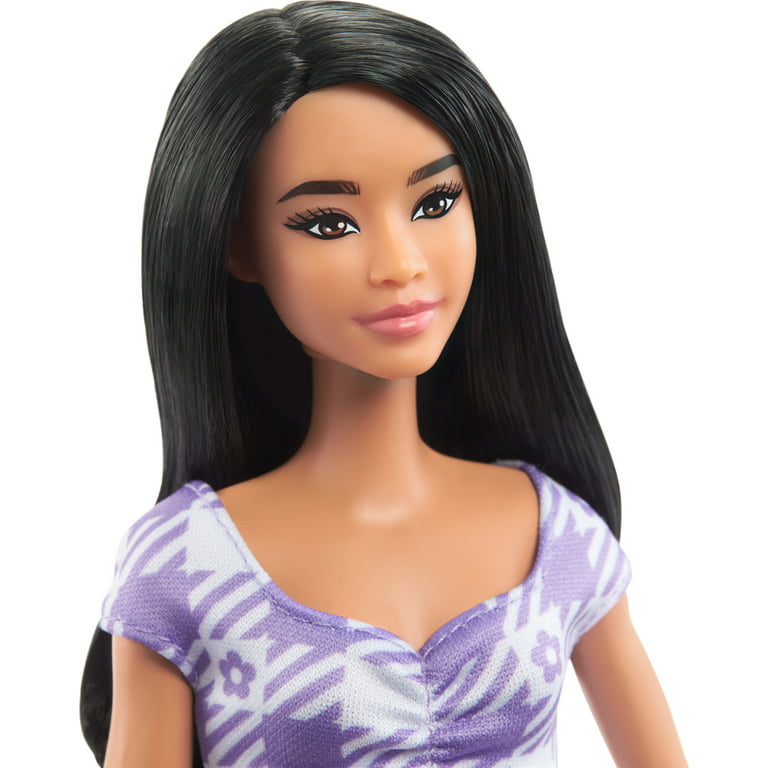 Black Barbie dolls for sale in a store foto de Stock
