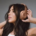 thumbnail image 2 of Beats Studio Pro x Kim Kardashian - Auriculares inalámbricos Bluetooth con cancelación de ruido - Dune (renovado), 2 of 5