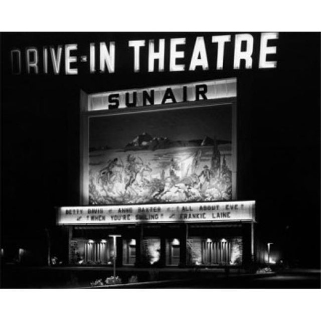 Posterazzi SAL2555400 Vue d'Angle Bas de Drive-In Ressorts de Paume California USA Affiche Imprimée - 18 x 24 Po.