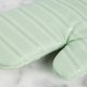 thumbnail image 4 of Juego de 2 guantes de cocina KitchenAid Albany Pistacho, 18 x 33 cm, 4 of 5