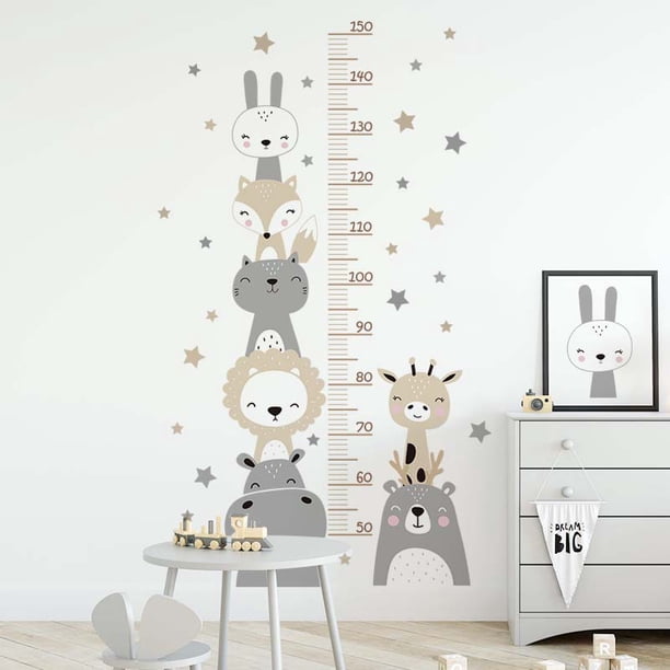 La medición de la altura de los niños se pega a la pared y se pega a los animales pequeños.