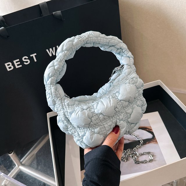 Bolso de mano para mujer, bandolera plisada con cadena, neceser de maquillaje (azul claro) Likrtyny Para Estrenar