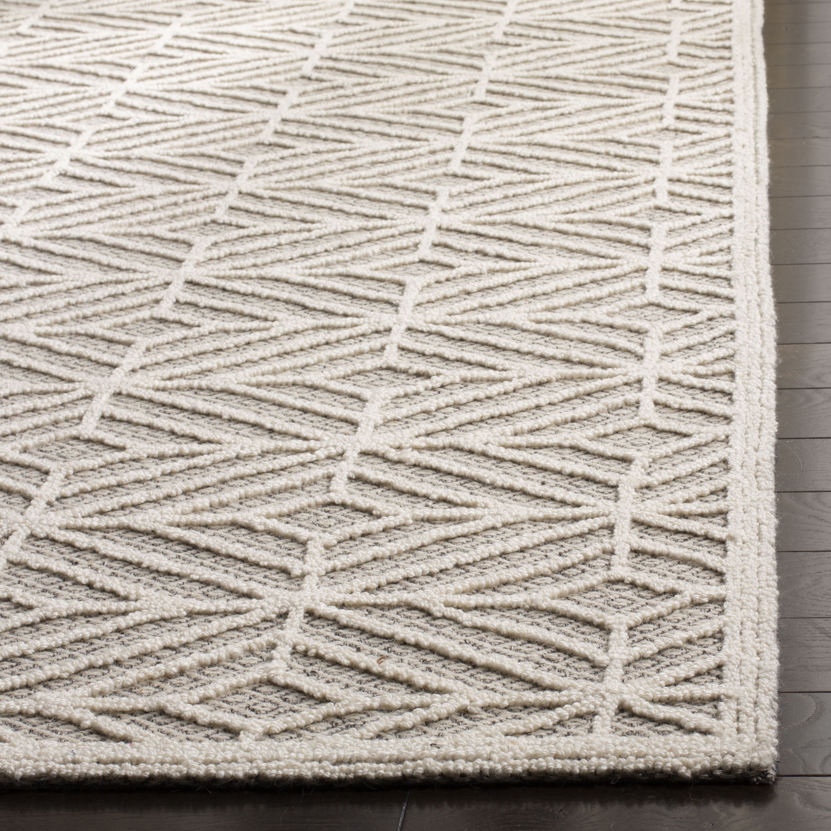 SAFAVIEH Trace Gervase Geometric Diamonds Wool Area Rug, Ivory/Black, 4' x 6'
