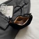 thumbnail image 3 of Bolso Hobo Bandolera para Mujer Con Bolsillo Interior Croissant Sólido Cuero PU, 3 of 9